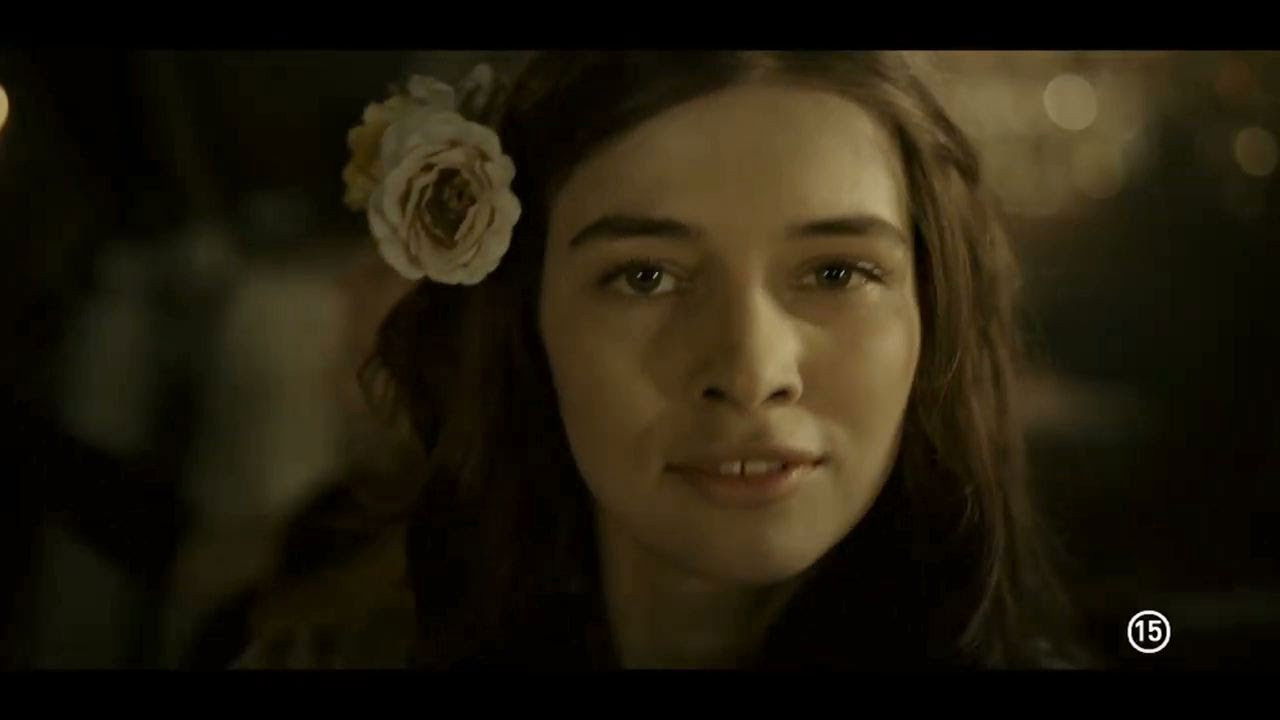 Kira Kiralina backdrop