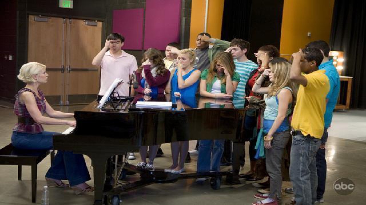 High School Musical: Get in the Picture backdrop