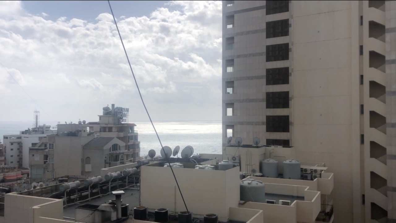 Le jour est la nuit backdrop