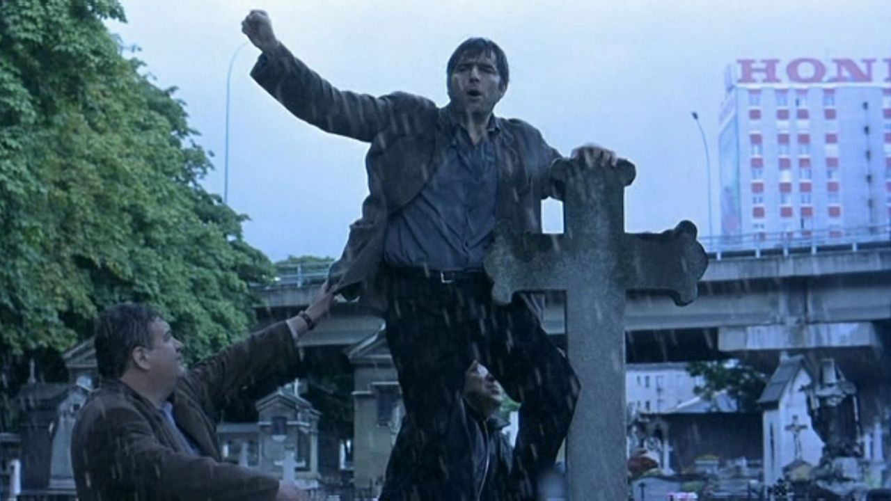 À mort la mort ! backdrop