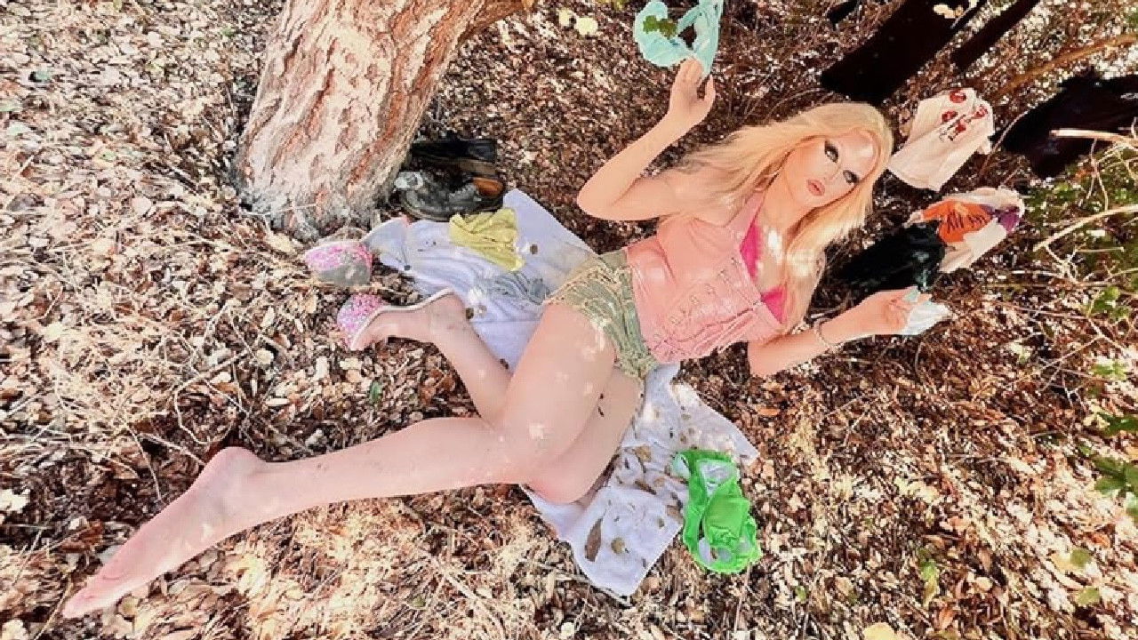 Feral Female backdrop