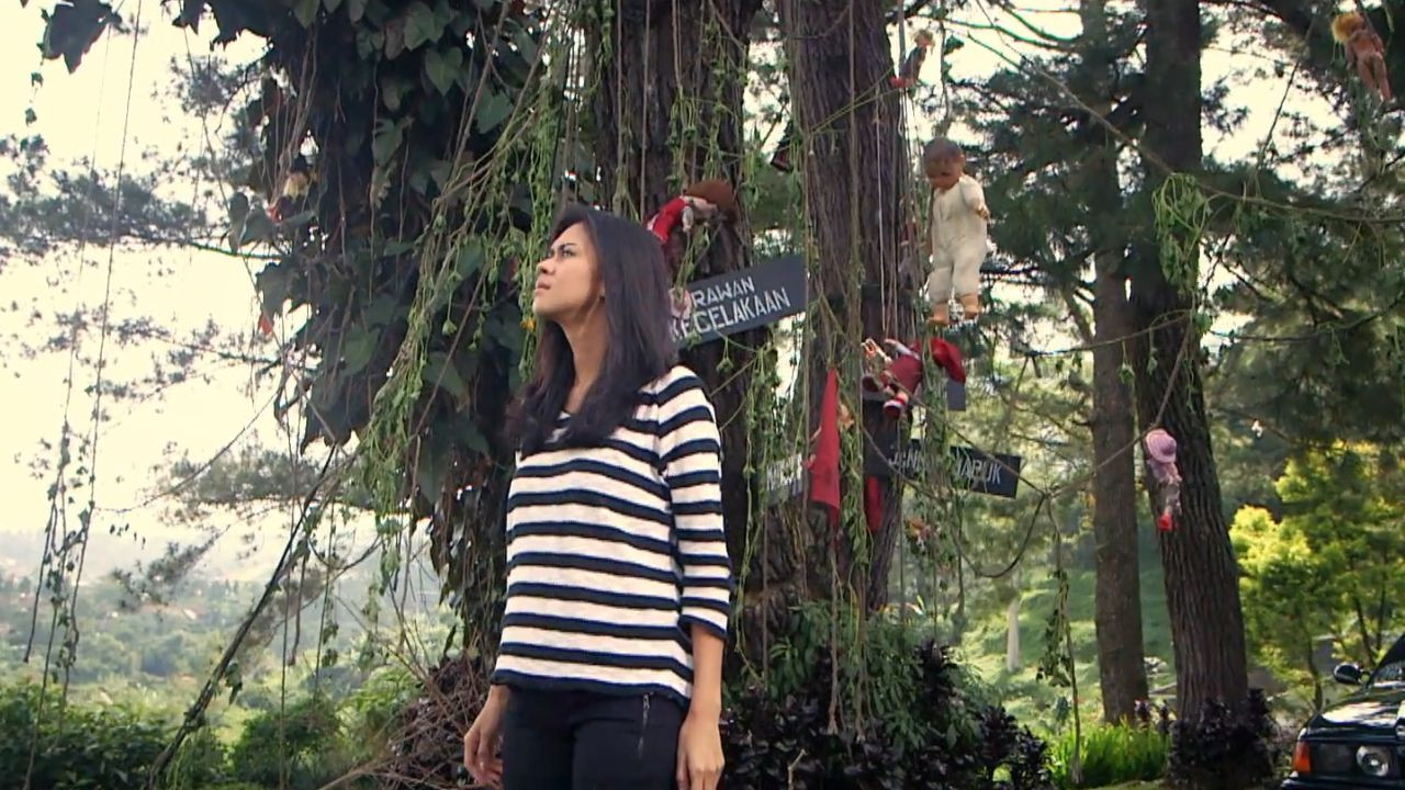 Hantu Pohon Boneka backdrop