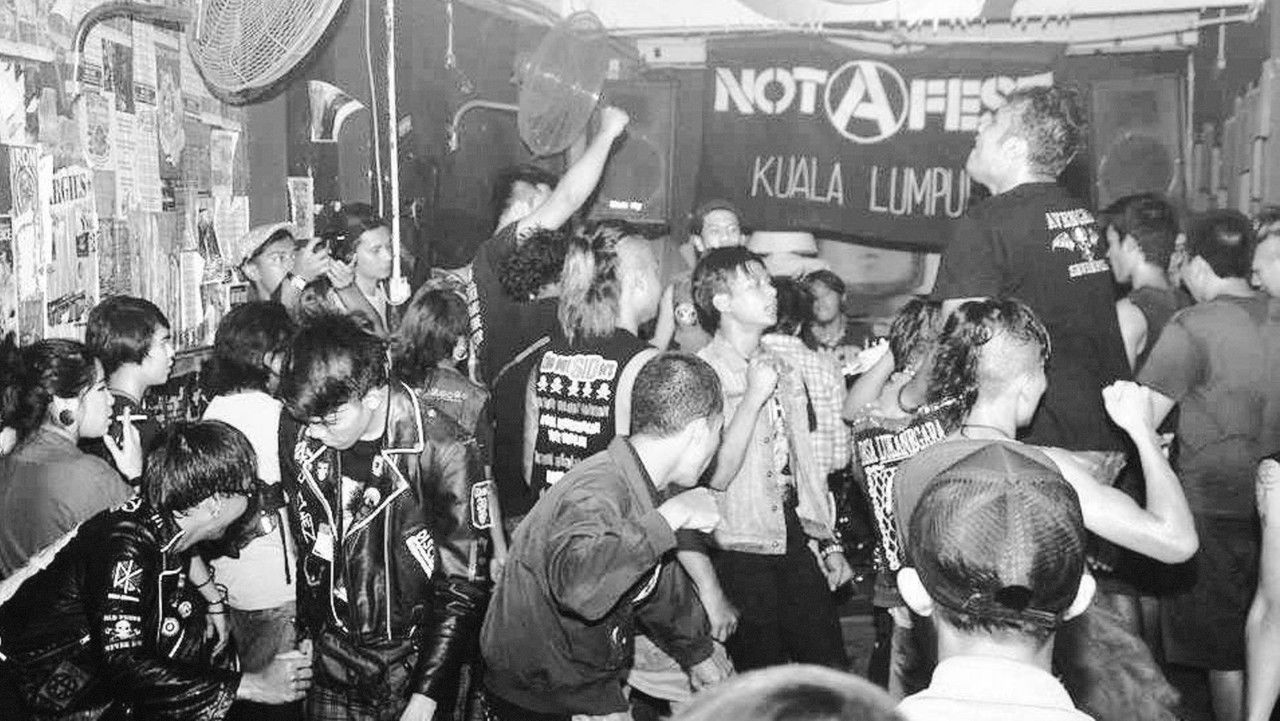 Rumah Api. Story Of backdrop