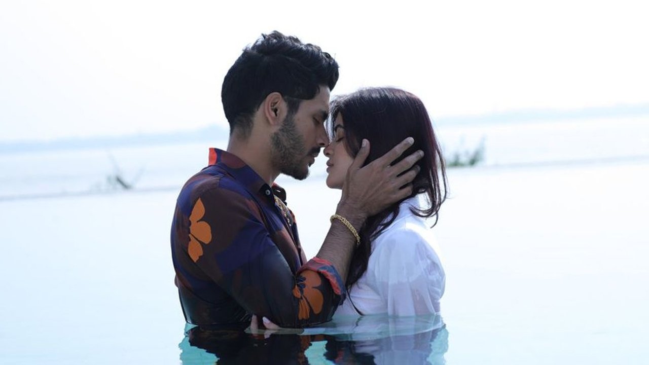 Love Aaj Kal Porshu backdrop