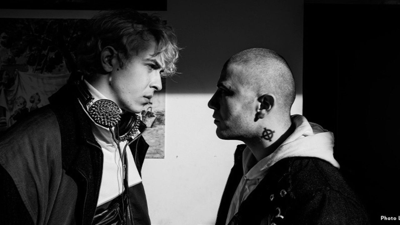 Guerra tra Poveri backdrop