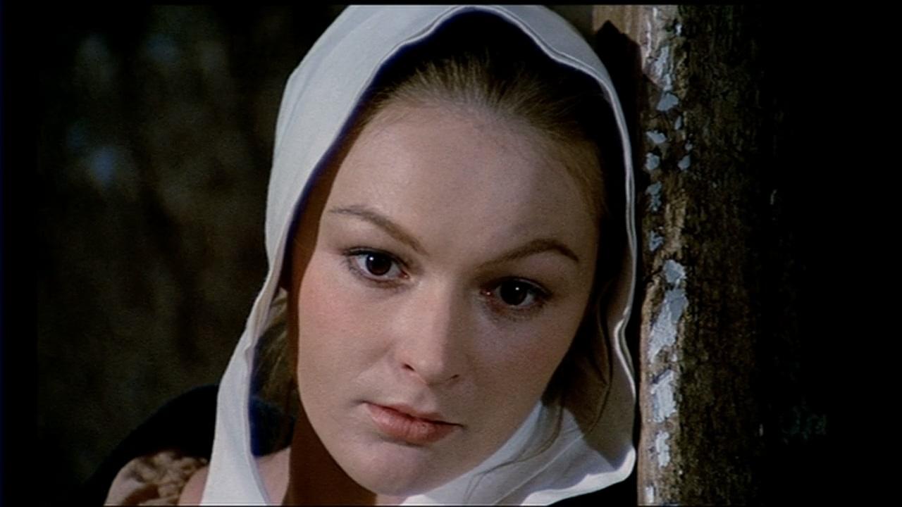 Justine de Sade backdrop