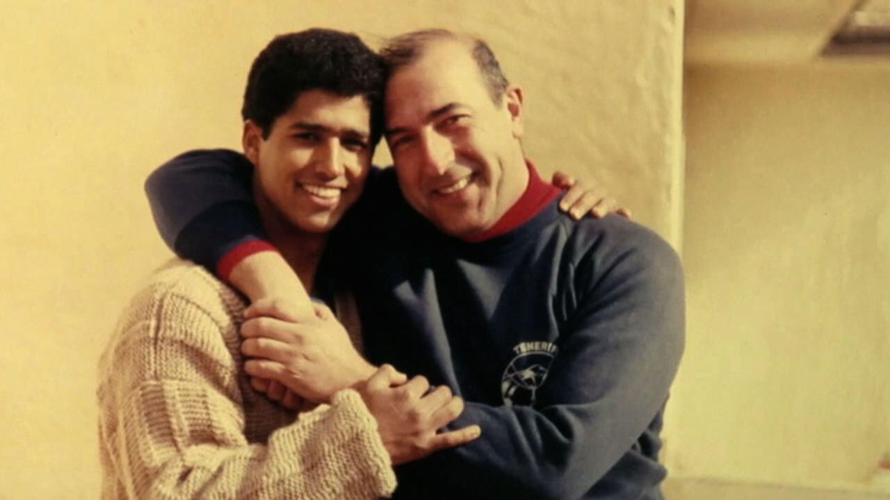 África 815 backdrop