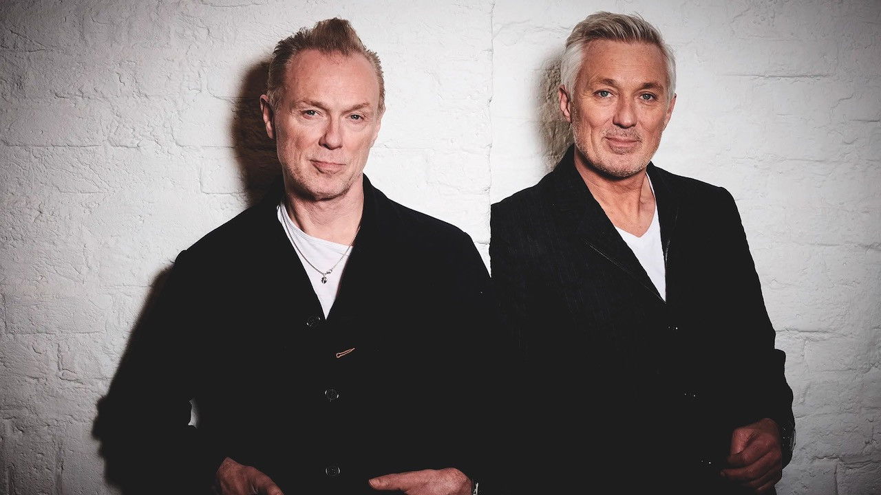 The Kemps: All Gold backdrop