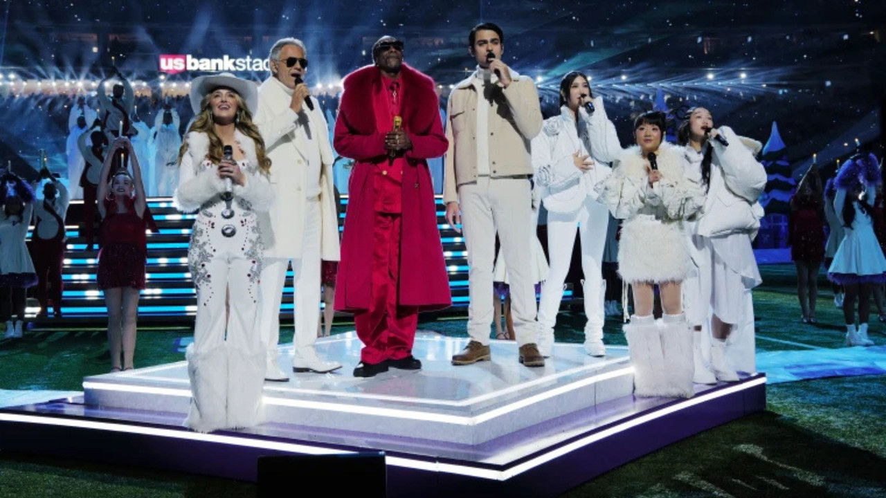Snoop's Holiday Halftime Party backdrop
