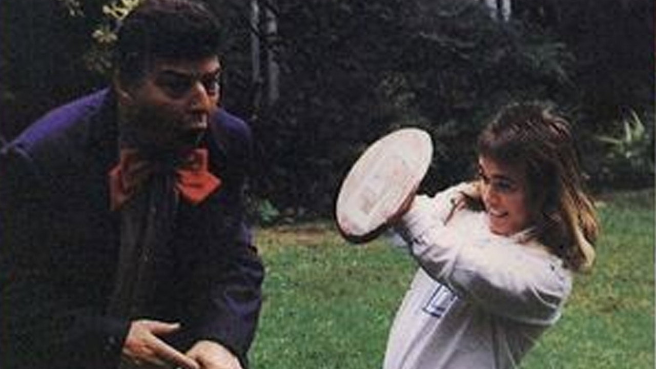 Los Enormes backdrop