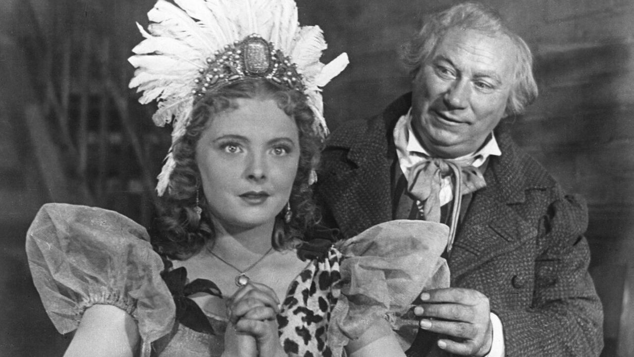 Behind the Footlights backdrop