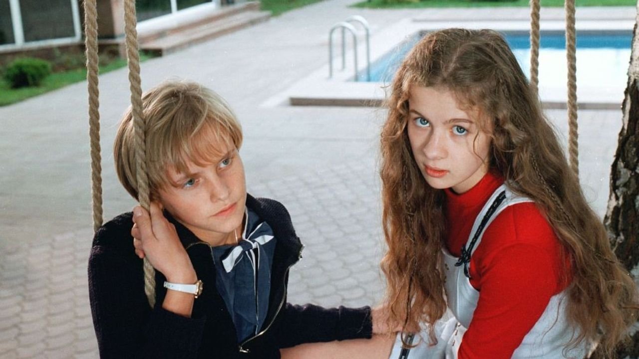 Miss Nobody backdrop