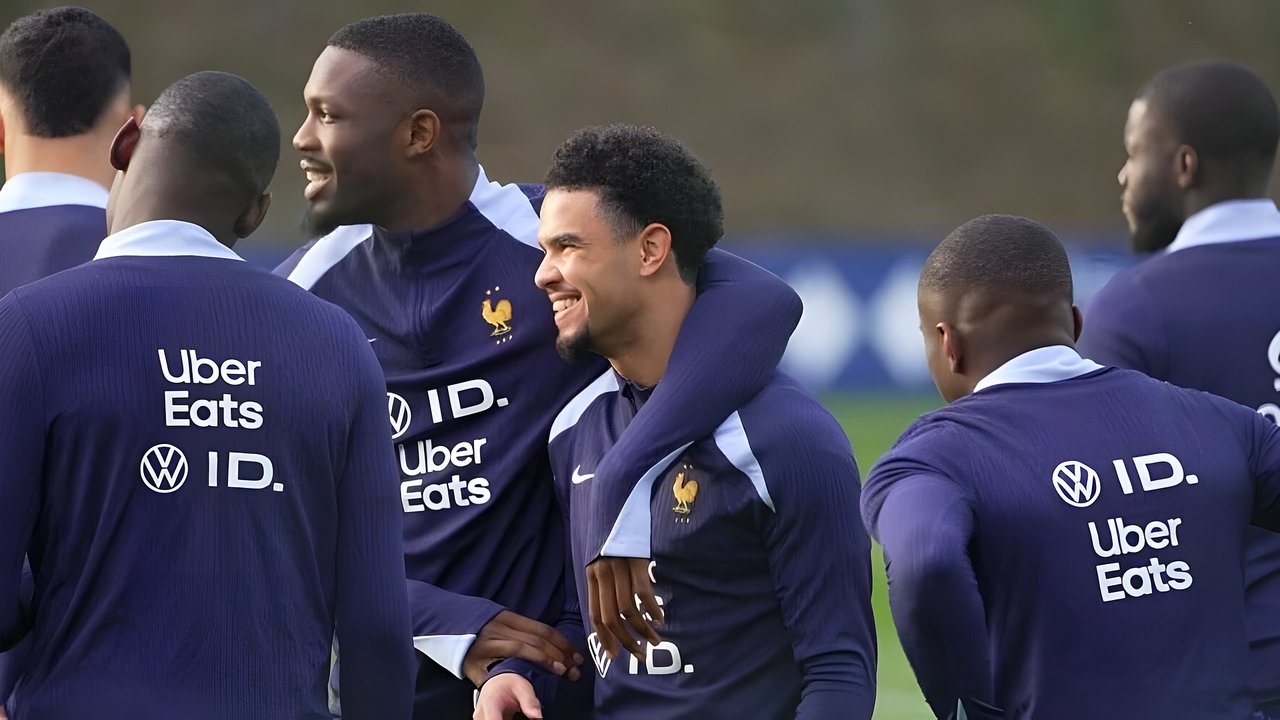 Football : dans l'intimité des nouveaux Bleus backdrop