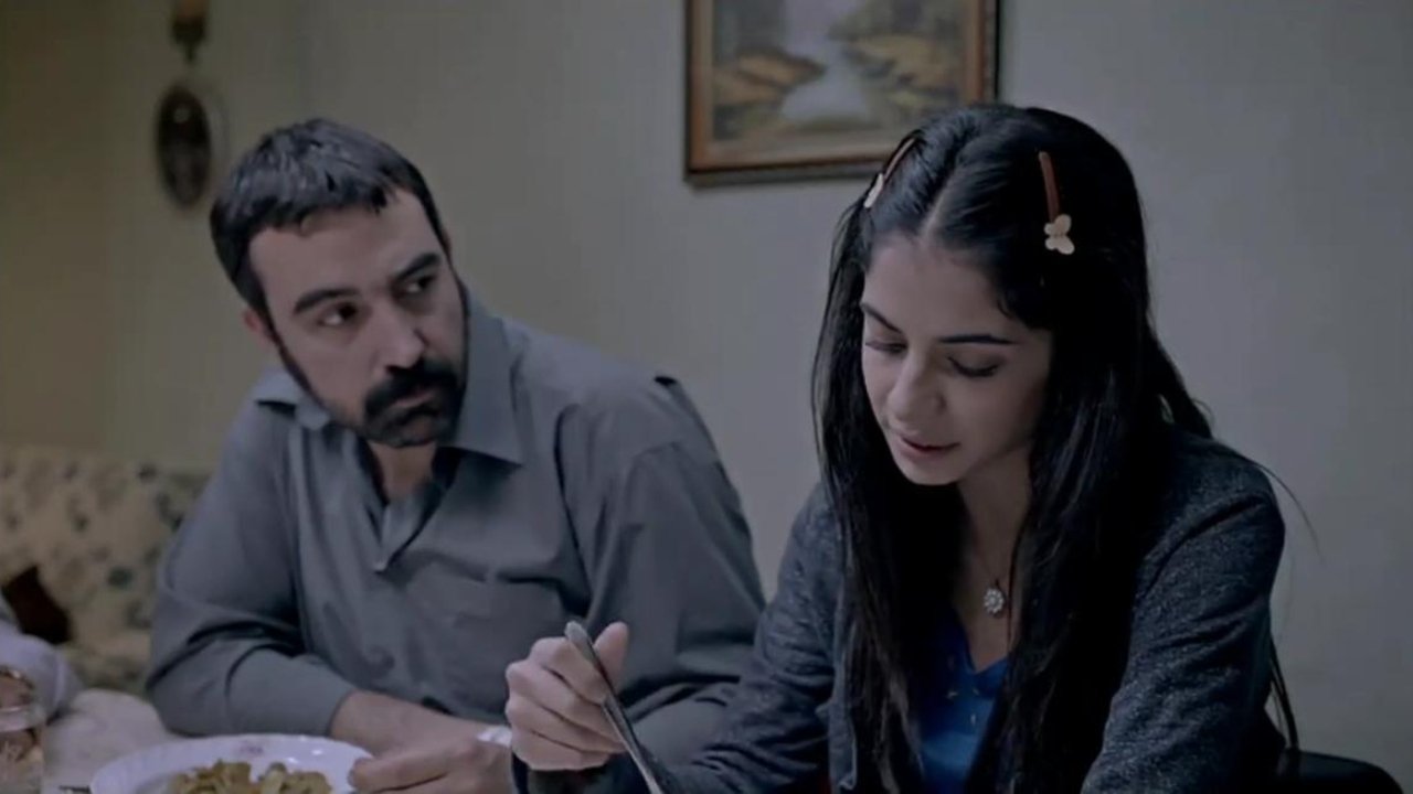 Gelmeyen Bahar backdrop