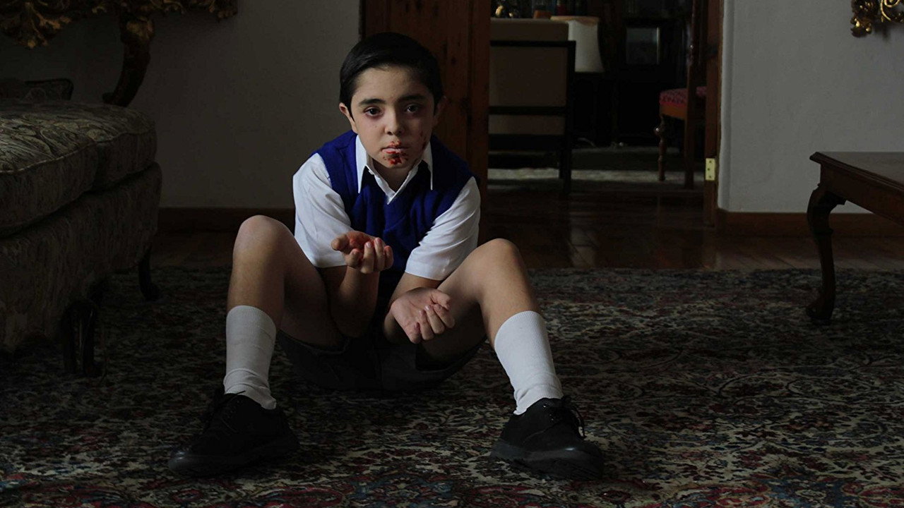 Cruel Perdón backdrop