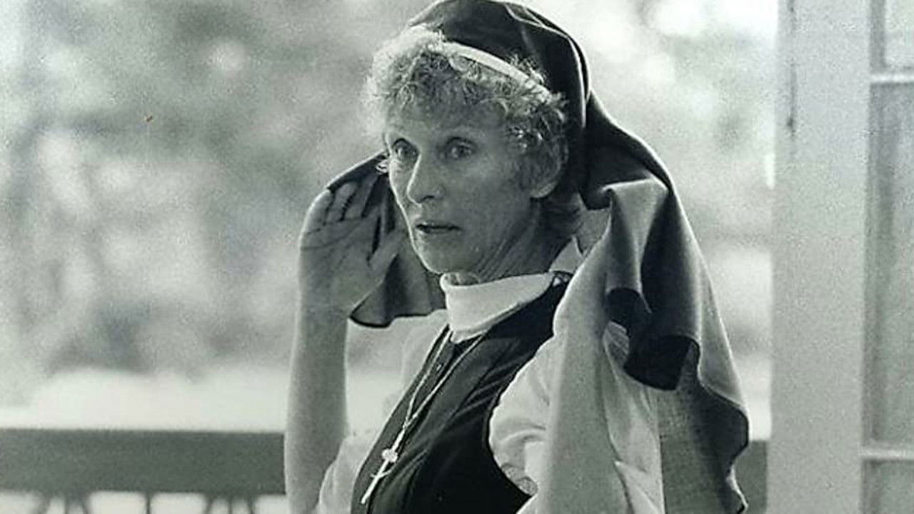 Dixie: Changing Habits backdrop