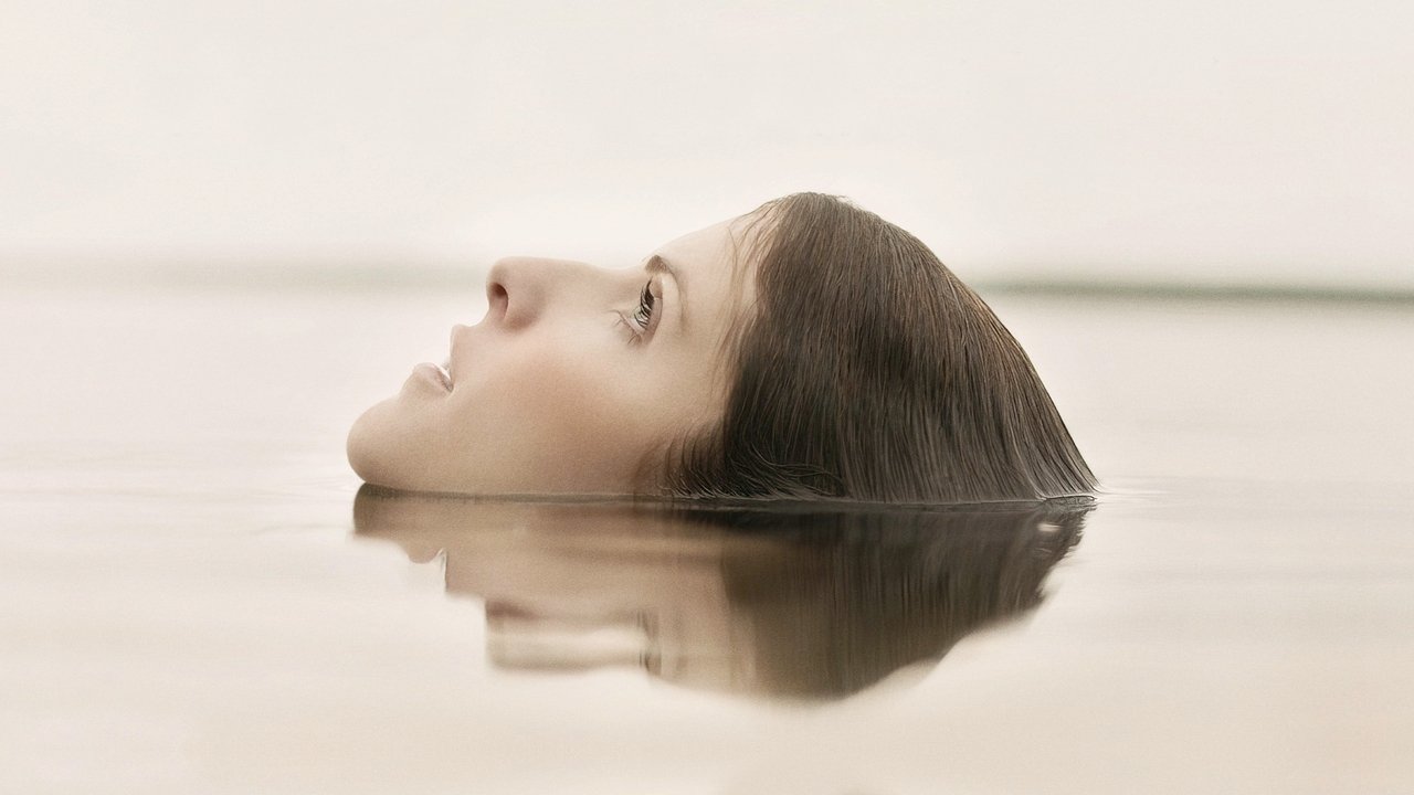 Alice, Darling backdrop