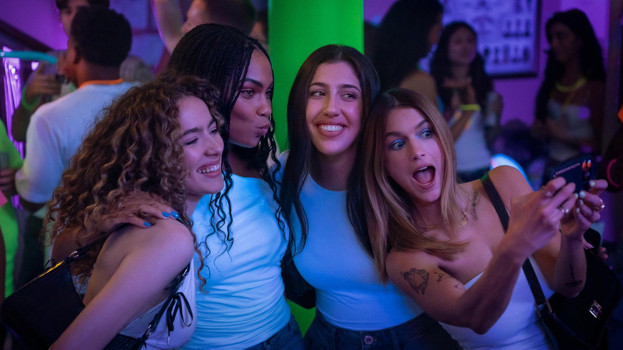 Roommates - Movie and series summary platform