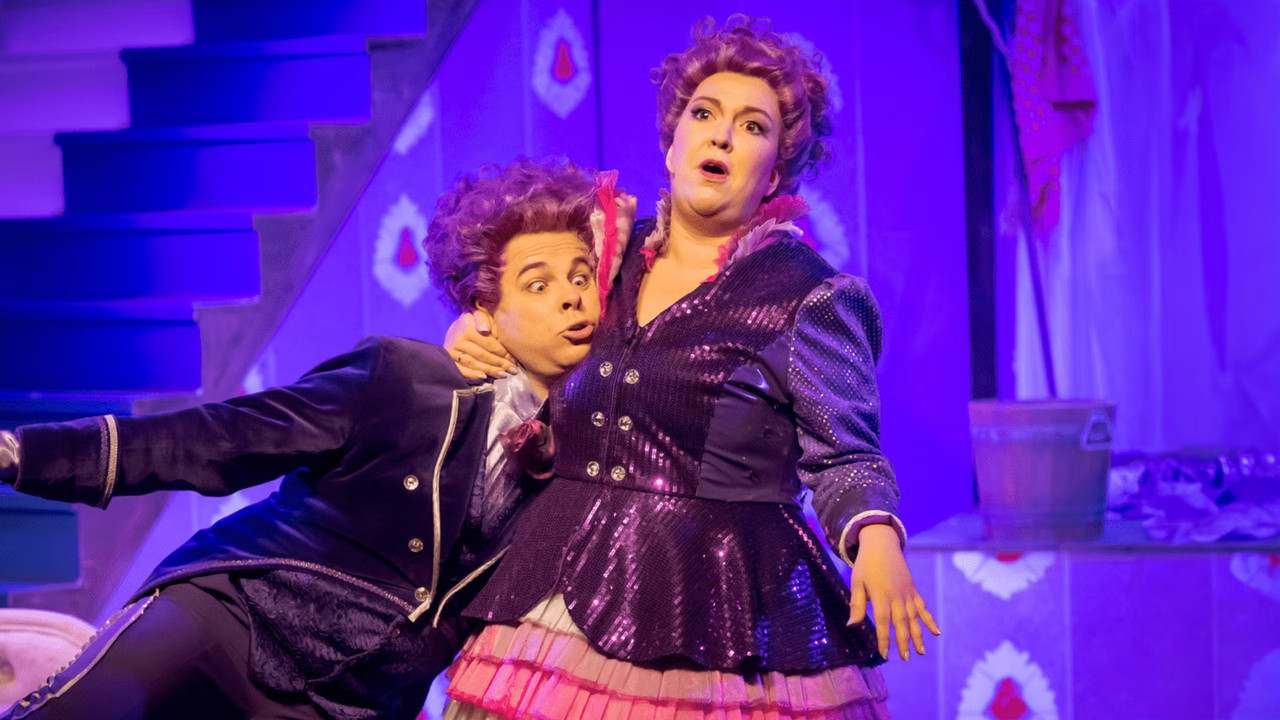 Assepoester de Musical backdrop