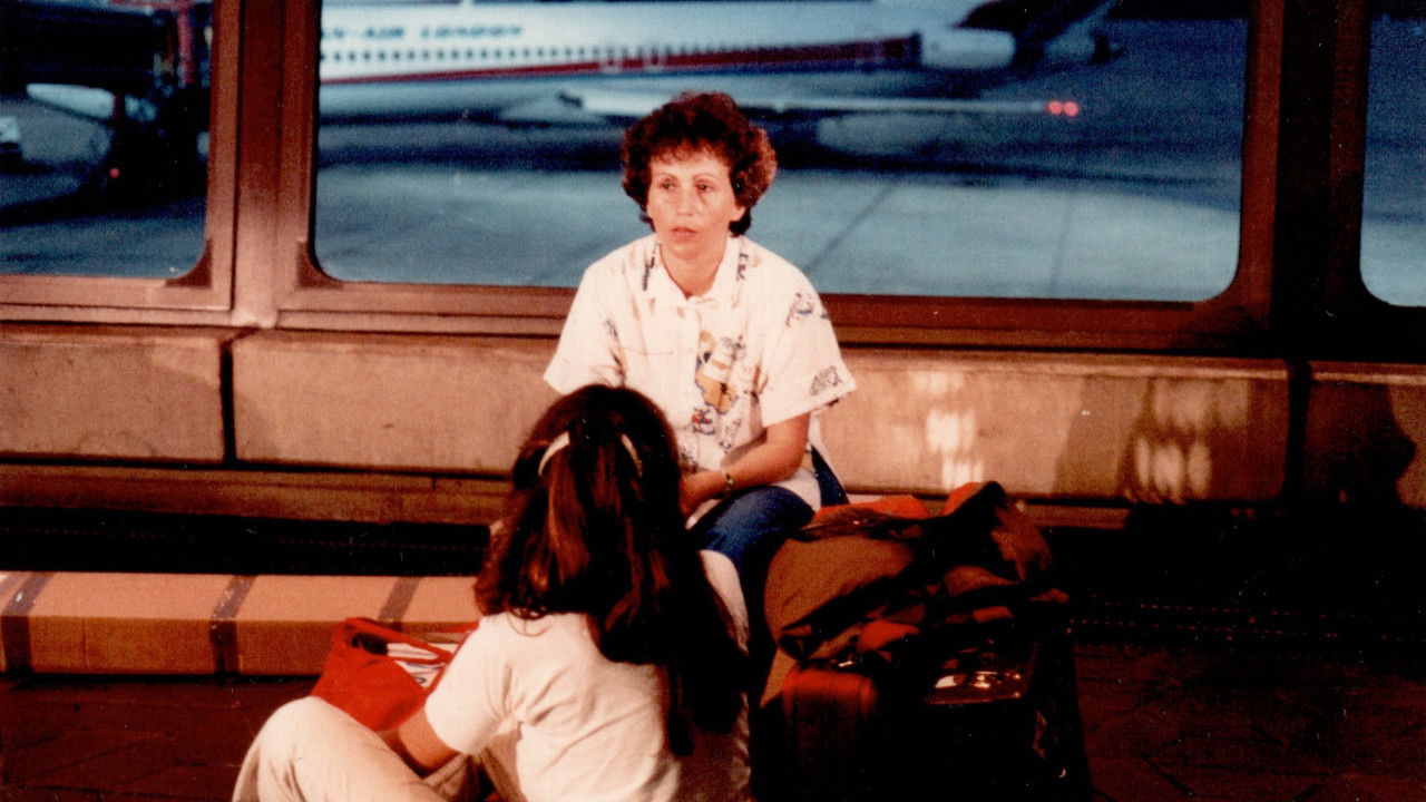 Melek Leaves backdrop