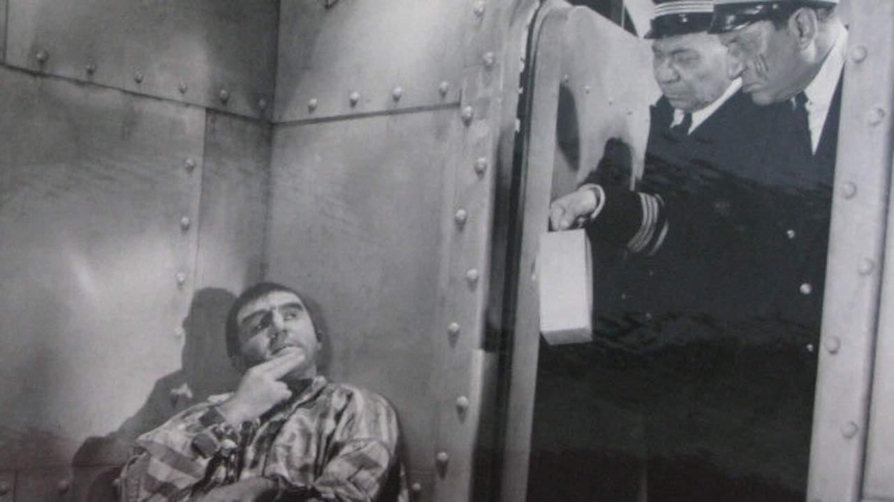 Chéri-Bibi backdrop