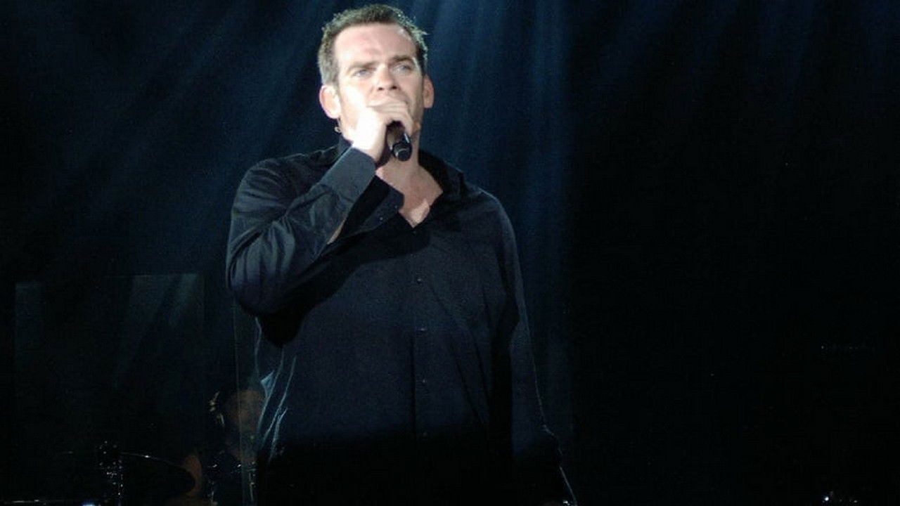 Garou : Live à Bercy backdrop
