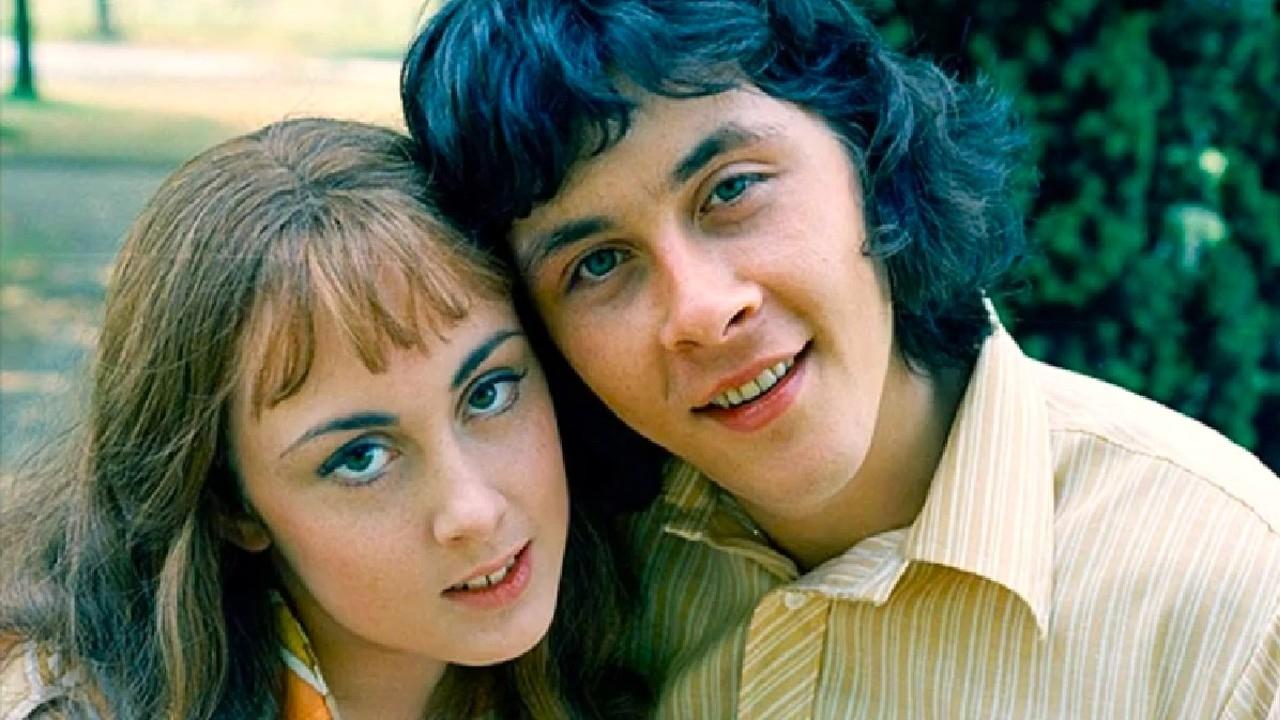 The Lovers! backdrop