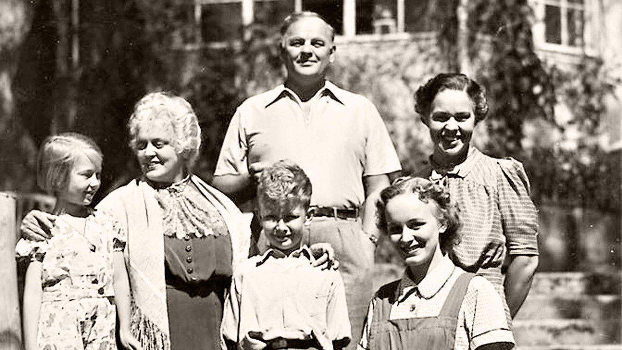 Suomisen perhe backdrop