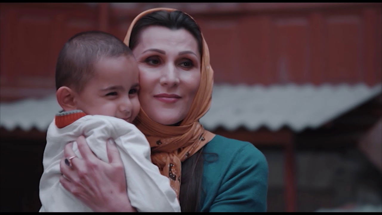 Ana və poçtalyon backdrop