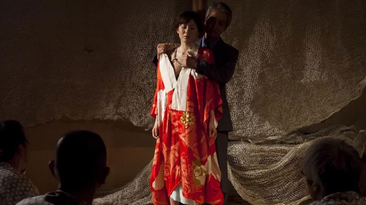 Captive Market backdrop