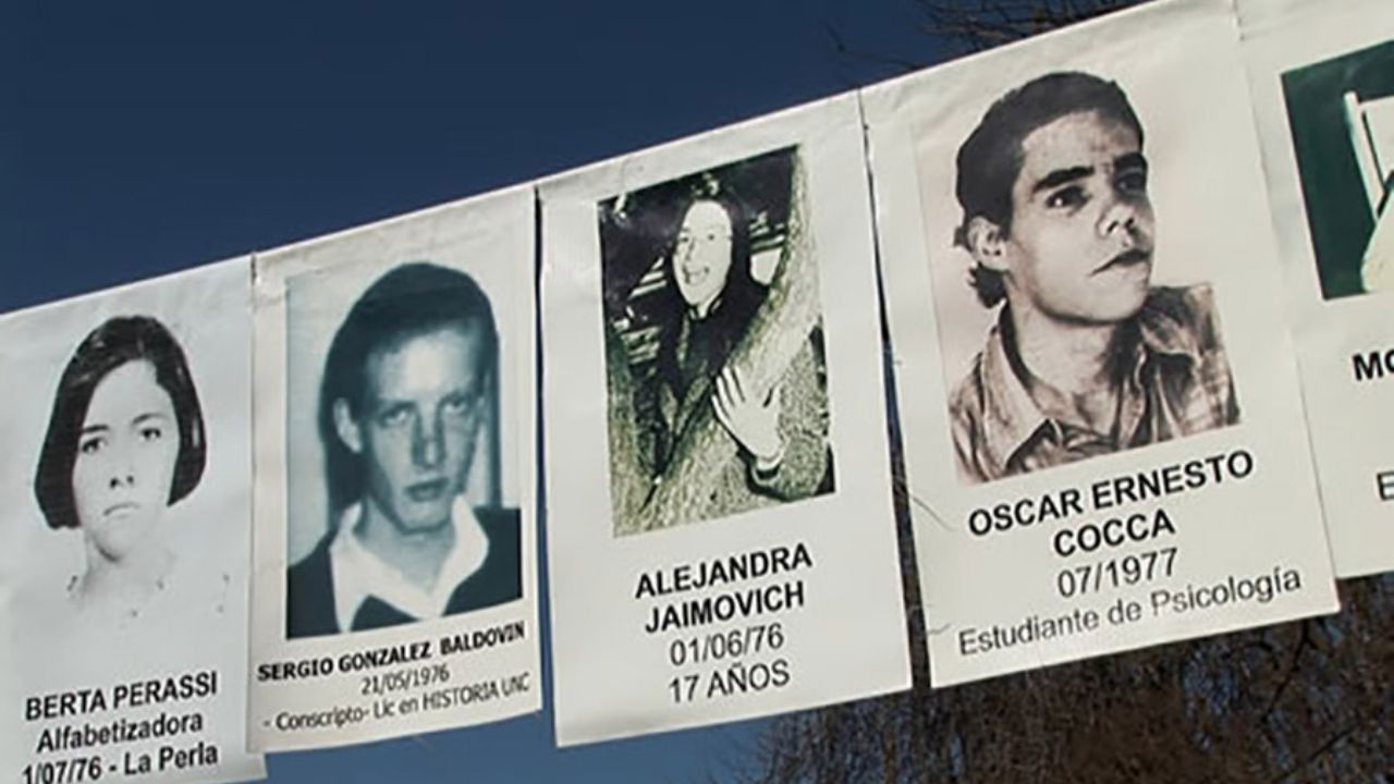 Sin Punto y Aparte backdrop