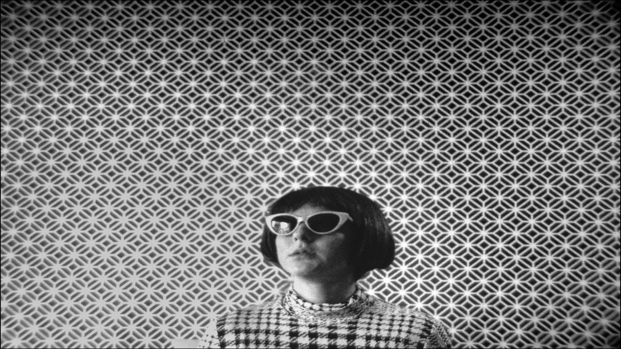 Cecile Szalinsky y su odisea mental en seis capítulos backdrop