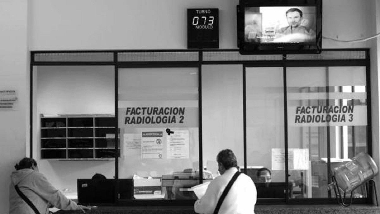 Hay Que Ser Paciente backdrop