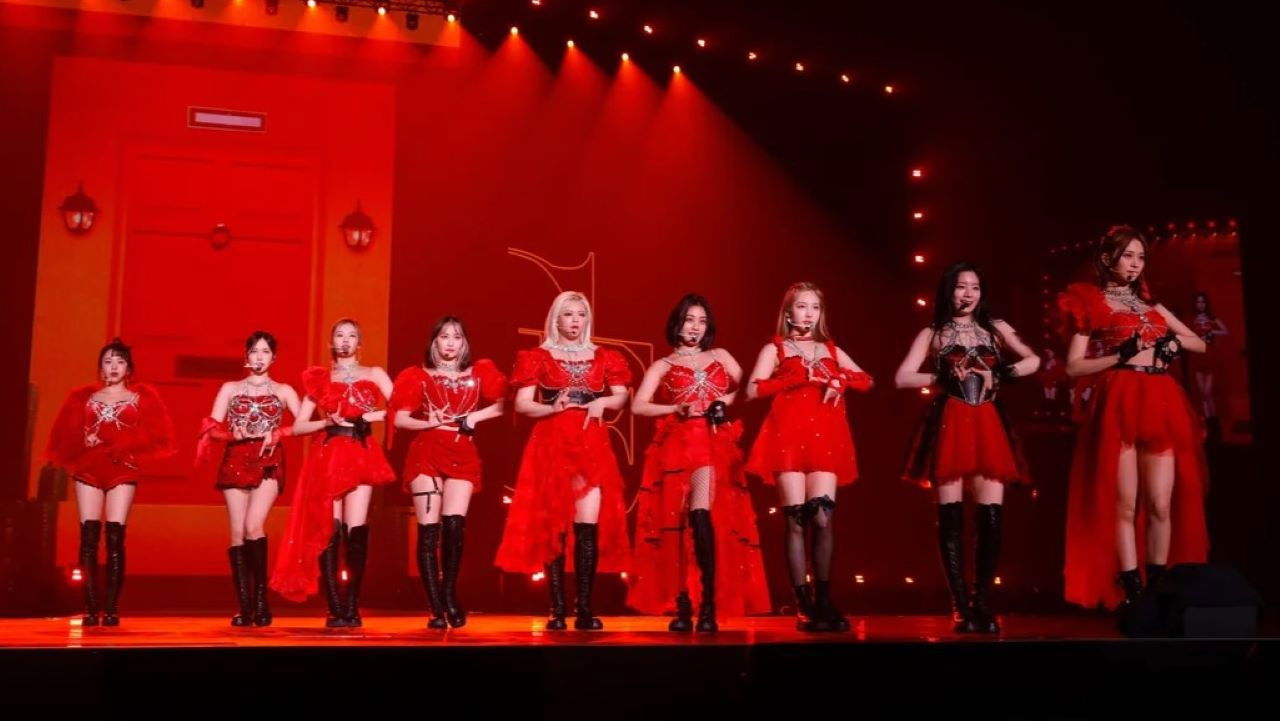 TWICE 4TH WORLD TOUR III IN JAPAN backdrop