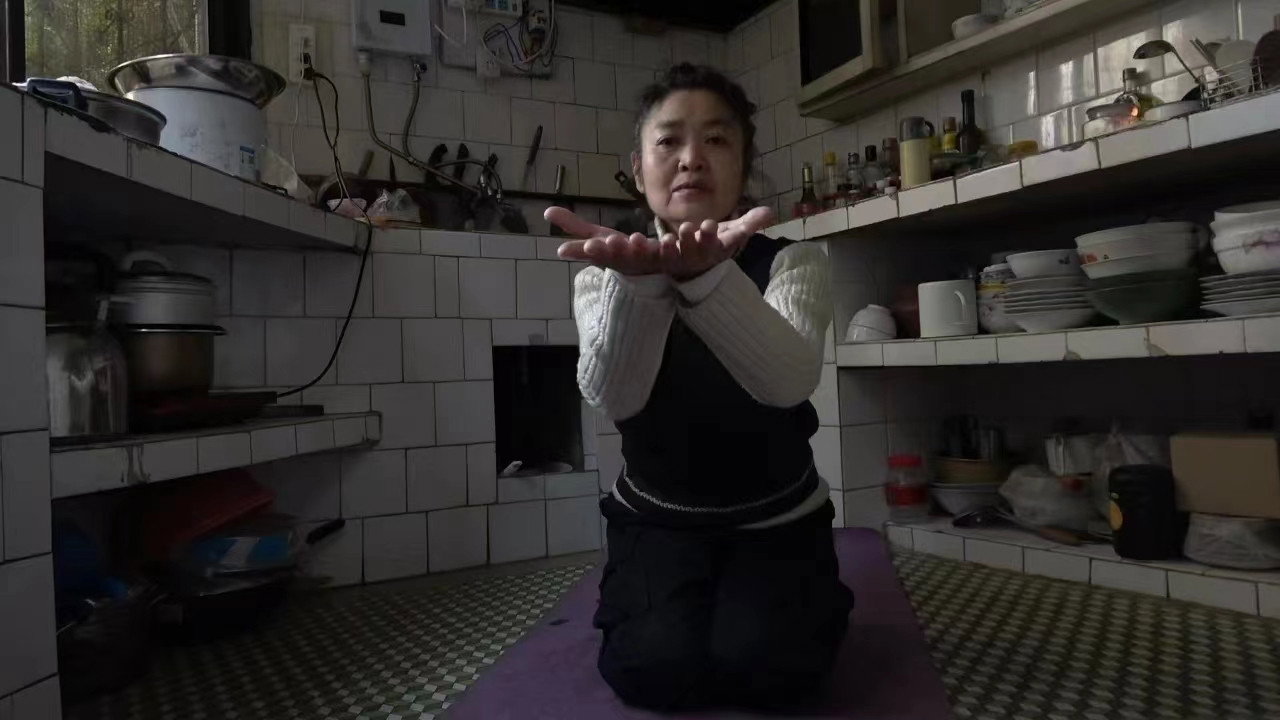 Luo Luo's Youth backdrop