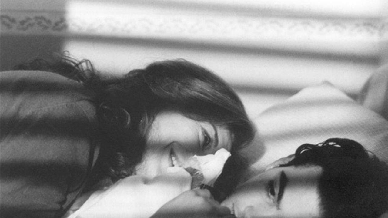 Rosa Funzeca backdrop