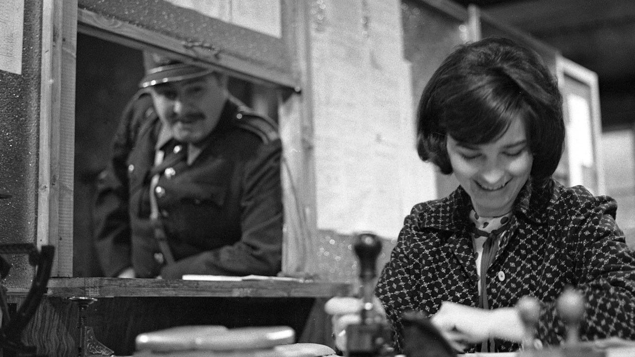 Zločin na poště backdrop