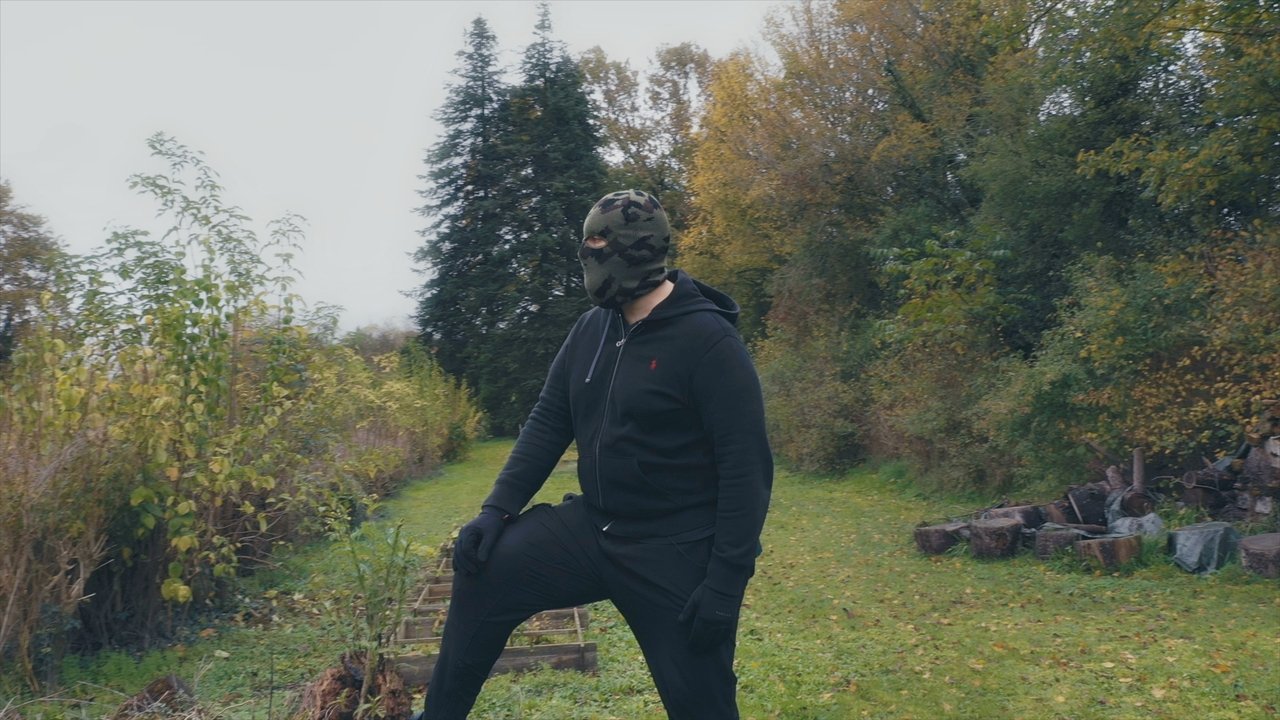 La drogue est dans le pré backdrop