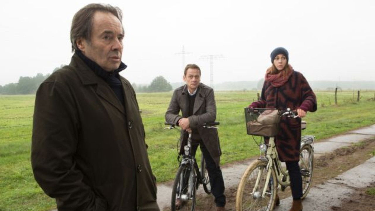 Ein Kommissar kehrt zurück backdrop