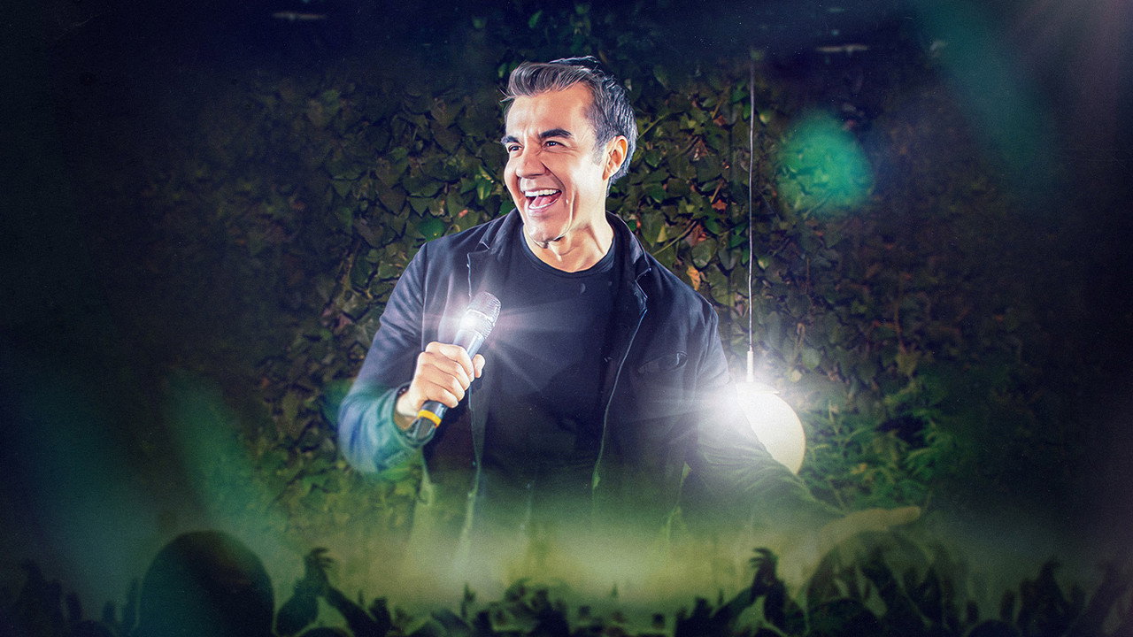 Adrián Uribe: Hecho en Casa backdrop