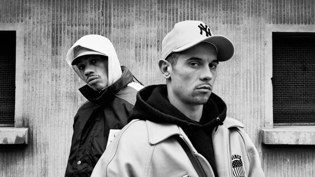 Authentiques backdrop