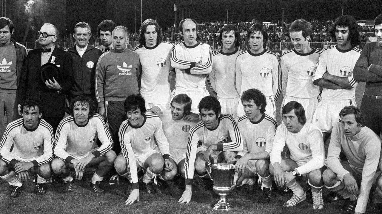 Nie usenand gah backdrop