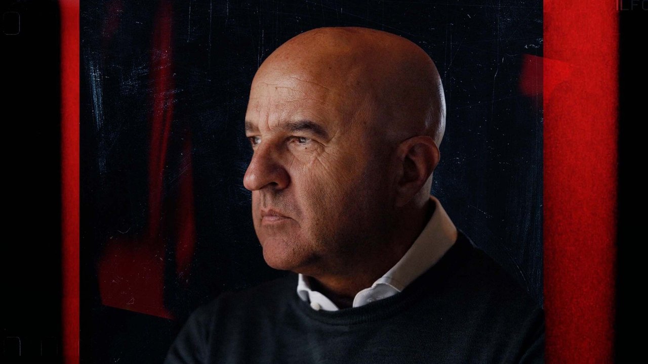 John van den Heuvel in de Wapenhandel backdrop