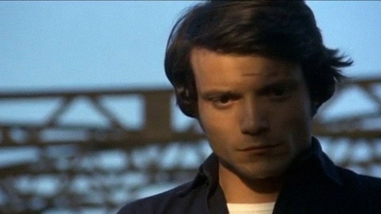 Chronicle of a Homicide backdrop