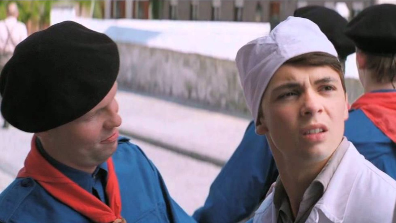 Allez, Eddy backdrop