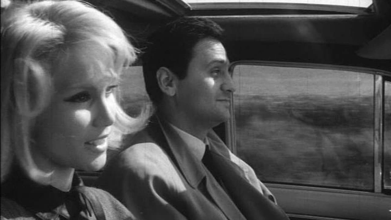 L'Ennemi dans l'ombre backdrop