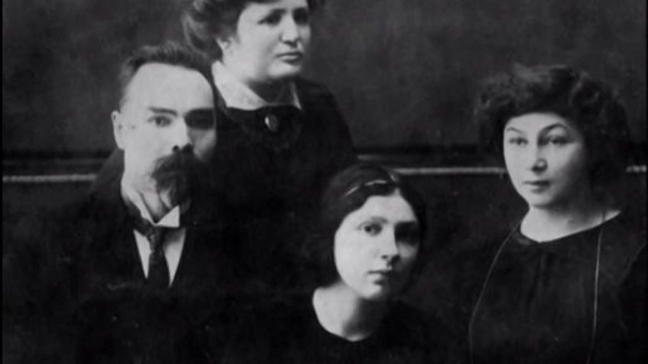 I'll Be The Leader! backdrop