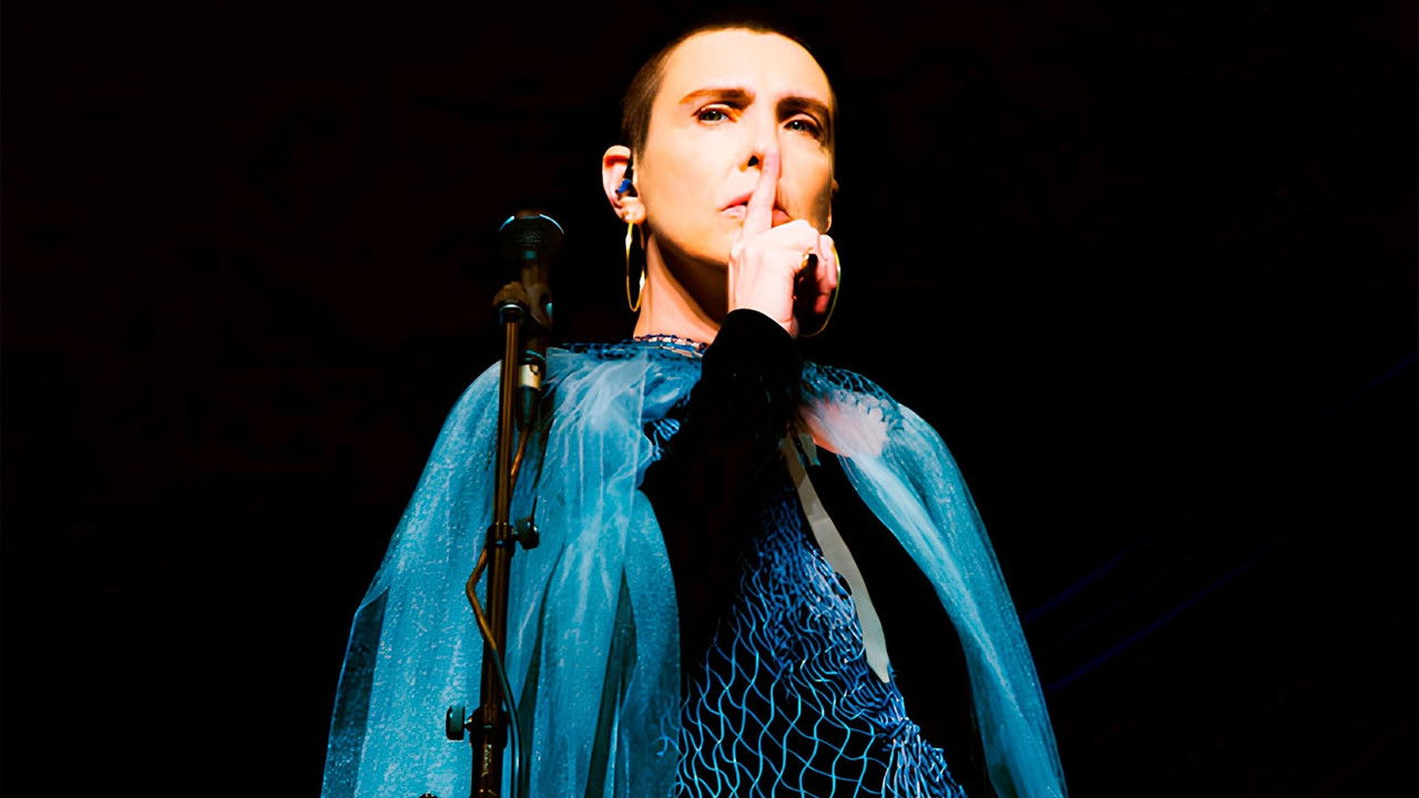 Adriana Calcanhotto: Margem, Finda A Viagem backdrop