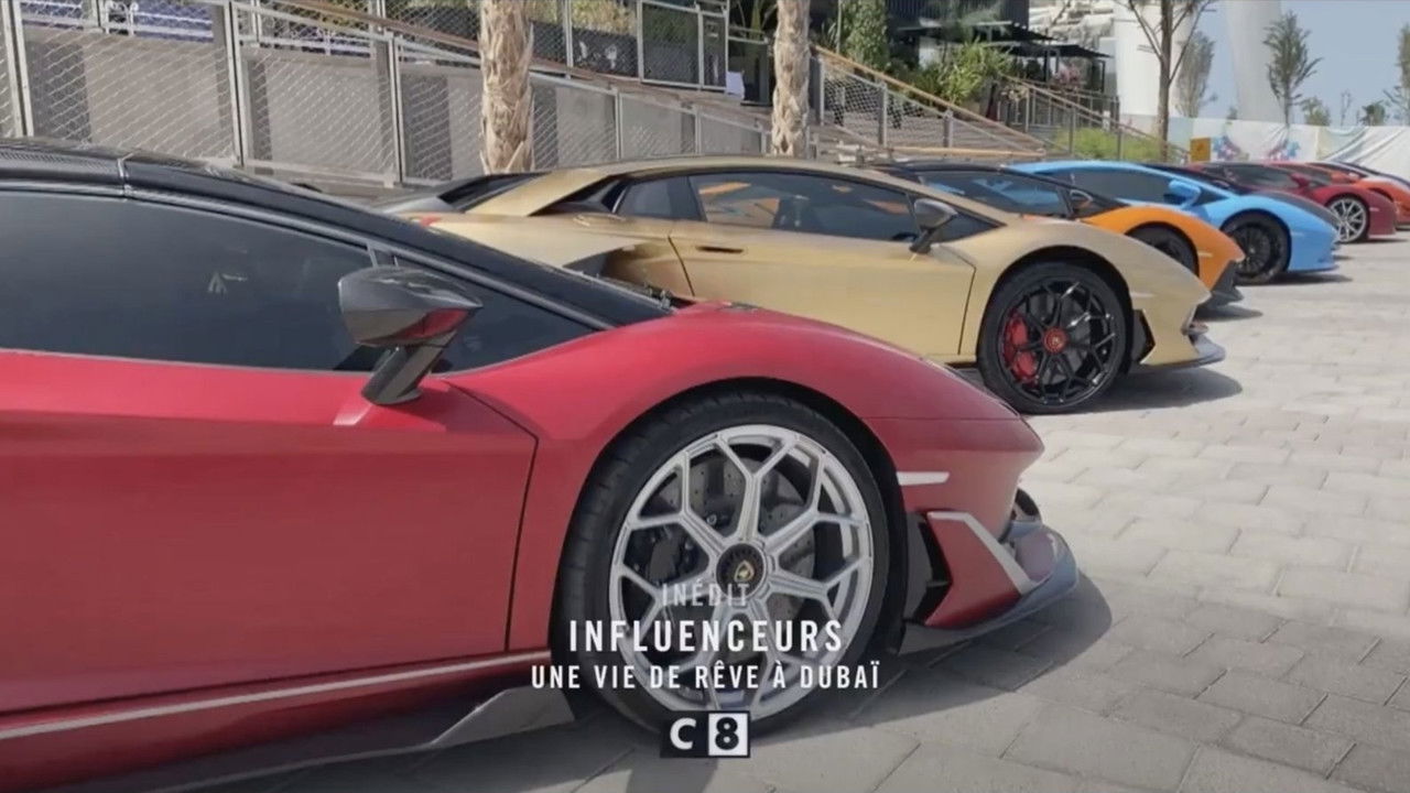 Influenceurs : une vie de rêve à Dubaï backdrop