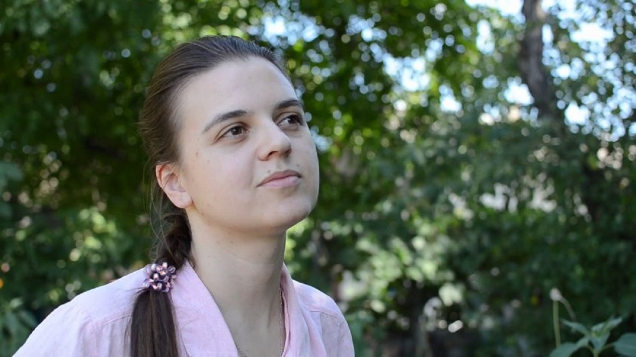 Mustard in the Gardens backdrop